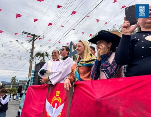 Foto - Chegada da Paçoca emociona Nazaré Paulista com fé, tradição e música no início da Festa do Divino 2025