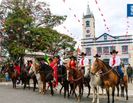 Foto - Chegada da Paçoca emociona Nazaré Paulista com fé, tradição e música no início da Festa do Divino 2025