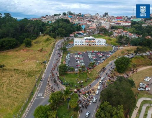 Foto - Chegada da Paçoca emociona Nazaré Paulista com fé, tradição e música no início da Festa do Divino 2025
