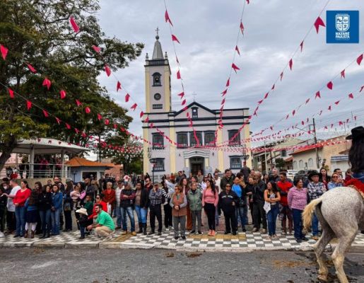 Foto - Chegada da Paçoca emociona Nazaré Paulista com fé, tradição e música no início da Festa do Divino 2025