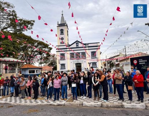Foto - Chegada da Paçoca emociona Nazaré Paulista com fé, tradição e música no início da Festa do Divino 2025