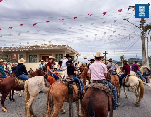 Foto - Chegada da Paçoca emociona Nazaré Paulista com fé, tradição e música no início da Festa do Divino 2025