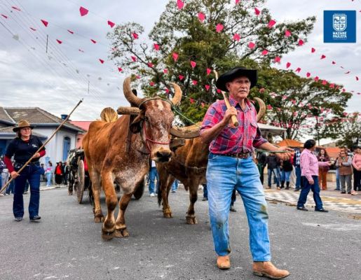 Foto - Chegada da Paçoca emociona Nazaré Paulista com fé, tradição e música no início da Festa do Divino 2025