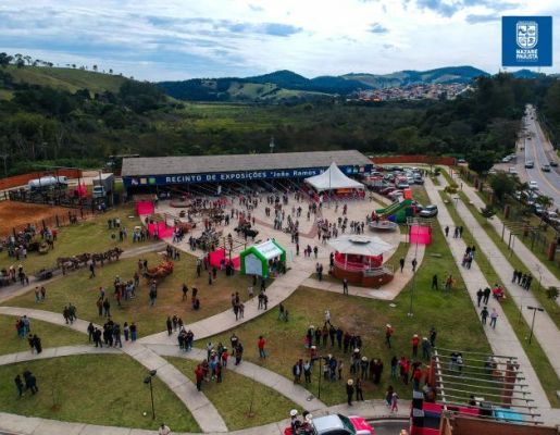 Foto - Chegada da Paçoca emociona Nazaré Paulista com fé, tradição e música no início da Festa do Divino 2025
