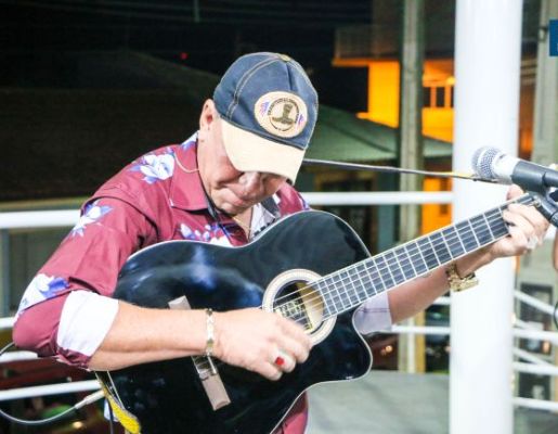 Foto - Tony Viola & Fábio Reis realizam grande apresentação na praça da Igreja matriz