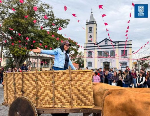 Foto - Chegada da Paçoca emociona Nazaré Paulista com fé, tradição e música no início da Festa do Divino 2025