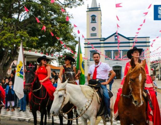 Foto - Chegada da Paçoca emociona Nazaré Paulista com fé, tradição e música no início da Festa do Divino 2025