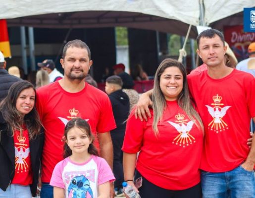 Foto - Chegada da Paçoca emociona Nazaré Paulista com fé, tradição e música no início da Festa do Divino 2025