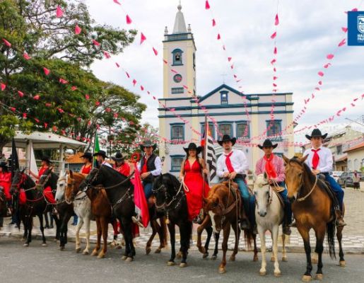 Foto - Chegada da Paçoca emociona Nazaré Paulista com fé, tradição e música no início da Festa do Divino 2025