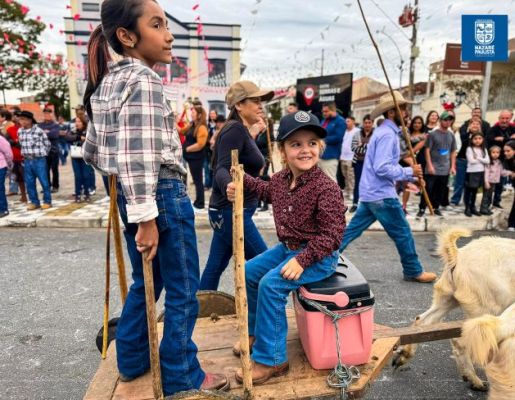 Foto - Chegada da Paçoca emociona Nazaré Paulista com fé, tradição e música no início da Festa do Divino 2025