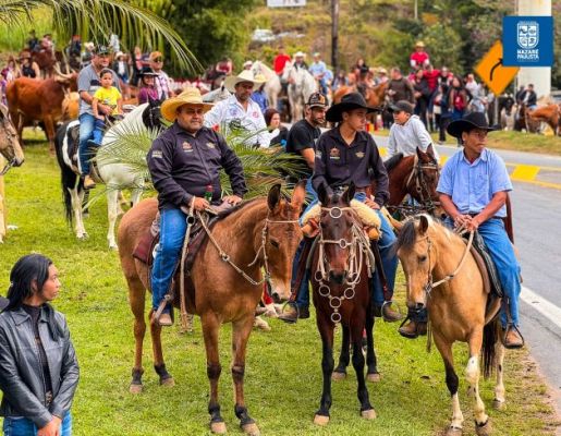 Foto - Chegada da Paçoca emociona Nazaré Paulista com fé, tradição e música no início da Festa do Divino 2025