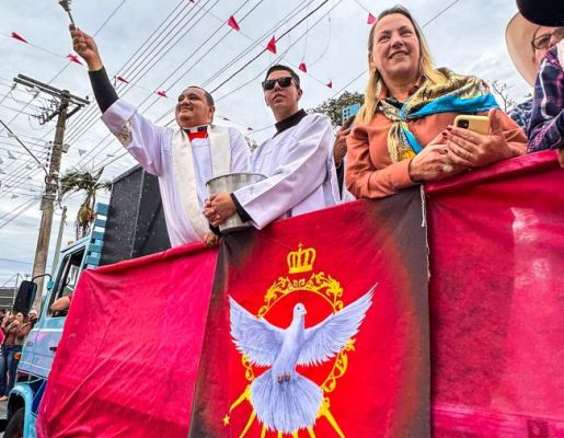 Foto - Chegada da Paçoca emociona Nazaré Paulista com fé, tradição e música no início da Festa do Divino 2025