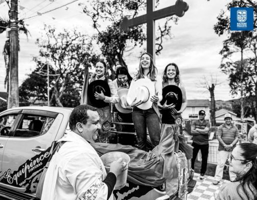 Foto - Chegada da Paçoca emociona Nazaré Paulista com fé, tradição e música no início da Festa do Divino 2025