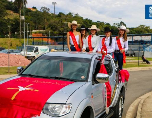Foto - Chegada da Paçoca emociona Nazaré Paulista com fé, tradição e música no início da Festa do Divino 2025