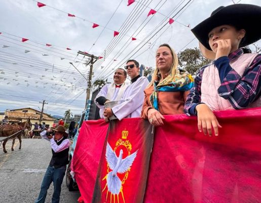 Foto - Chegada da Paçoca emociona Nazaré Paulista com fé, tradição e música no início da Festa do Divino 2025