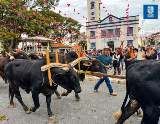 Foto - Chegada da Paçoca emociona Nazaré Paulista com fé, tradição e música no início da Festa do Divino 2025