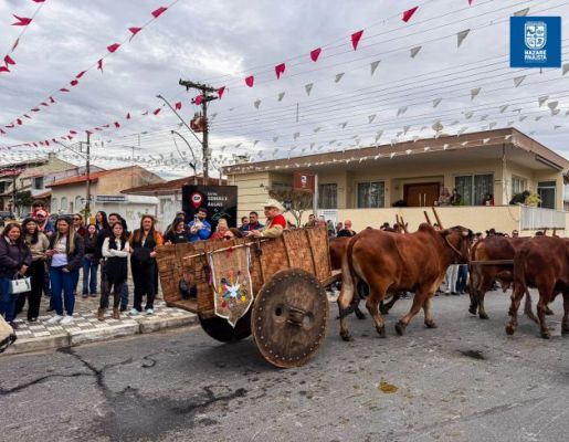 Foto - Chegada da Paçoca emociona Nazaré Paulista com fé, tradição e música no início da Festa do Divino 2025