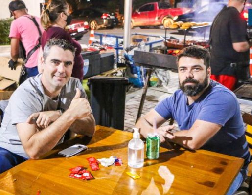Foto - Tony Viola & Fábio Reis realizam grande apresentação na praça da Igreja matriz