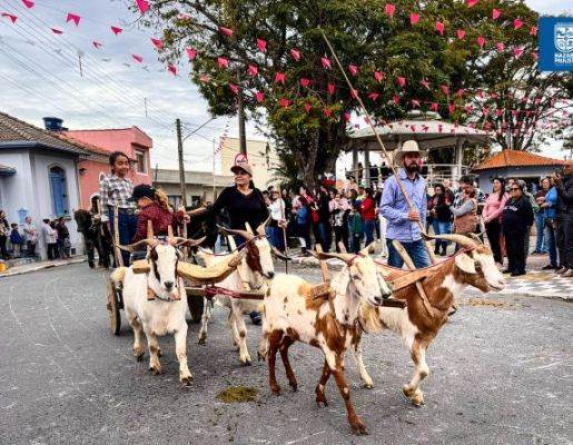 Foto - Chegada da Paçoca emociona Nazaré Paulista com fé, tradição e música no início da Festa do Divino 2025