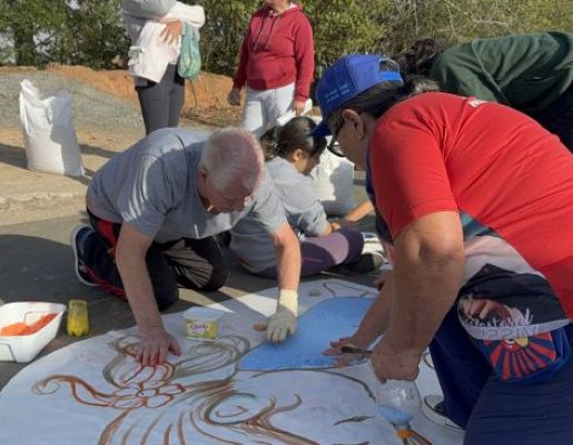 Foto - Paróquia Santa Rita: Nazaré Paulista celebra Corpus Christi com tradicional confecção de tapetes