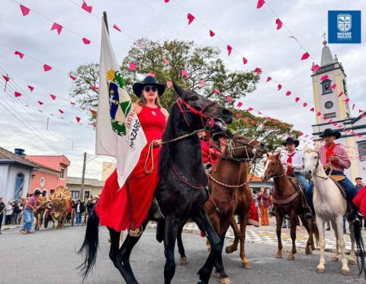 Foto - Chegada da Paçoca emociona Nazaré Paulista com fé, tradição e música no início da Festa do Divino 2025