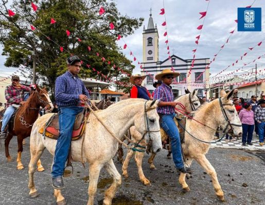Foto - Chegada da Paçoca emociona Nazaré Paulista com fé, tradição e música no início da Festa do Divino 2025