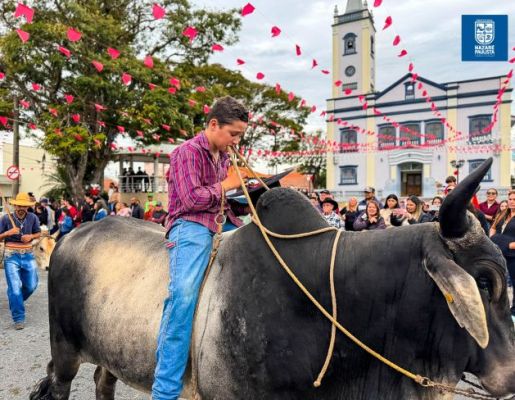 Foto - Chegada da Paçoca emociona Nazaré Paulista com fé, tradição e música no início da Festa do Divino 2025