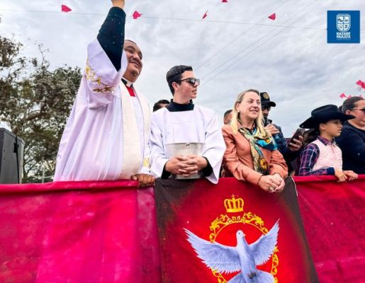 Foto - Chegada da Paçoca emociona Nazaré Paulista com fé, tradição e música no início da Festa do Divino 2025