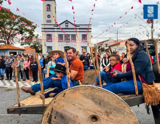 Foto - Chegada da Paçoca emociona Nazaré Paulista com fé, tradição e música no início da Festa do Divino 2025