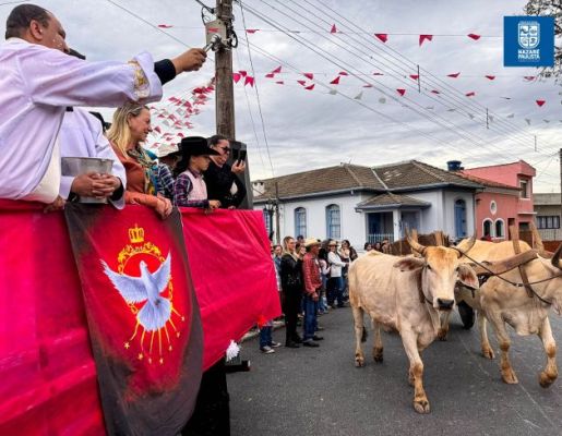 Foto - Chegada da Paçoca emociona Nazaré Paulista com fé, tradição e música no início da Festa do Divino 2025