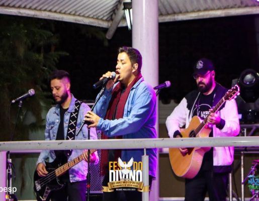Show com a banda Livro dos Dias 