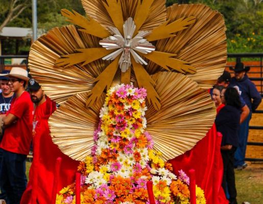 Foto - Chegada da Paçoca emociona Nazaré Paulista com fé, tradição e música no início da Festa do Divino 2025