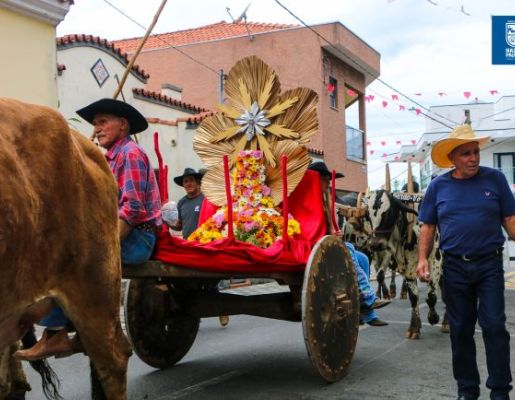 Foto - Chegada da Paçoca emociona Nazaré Paulista com fé, tradição e música no início da Festa do Divino 2025