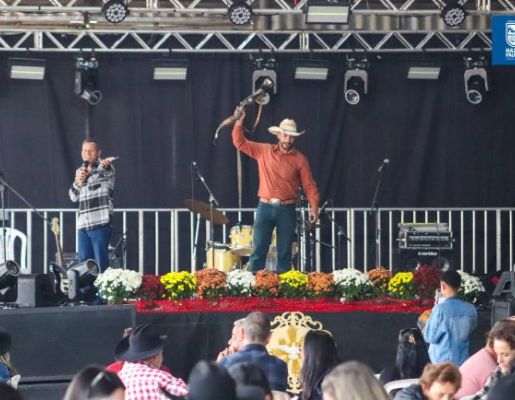 Foto - Chegada da Paçoca emociona Nazaré Paulista com fé, tradição e música no início da Festa do Divino 2025