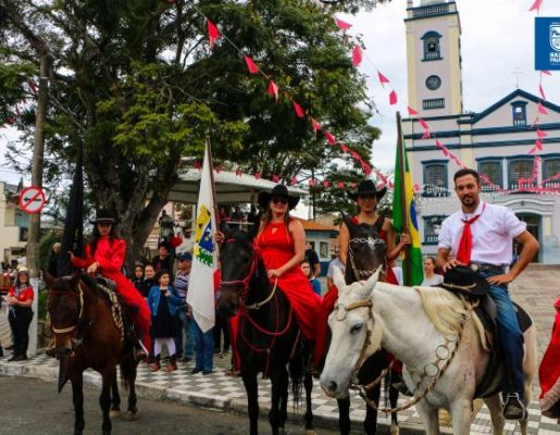 Foto - Chegada da Paçoca emociona Nazaré Paulista com fé, tradição e música no início da Festa do Divino 2025