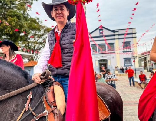 Foto - Chegada da Paçoca emociona Nazaré Paulista com fé, tradição e música no início da Festa do Divino 2025