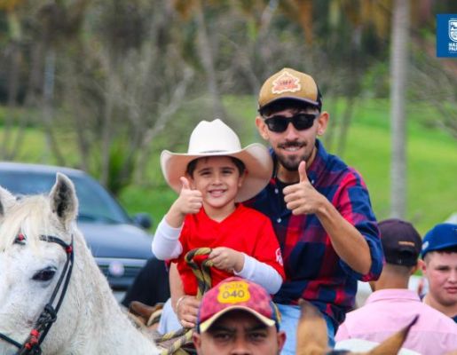 Foto - Chegada da Paçoca emociona Nazaré Paulista com fé, tradição e música no início da Festa do Divino 2025