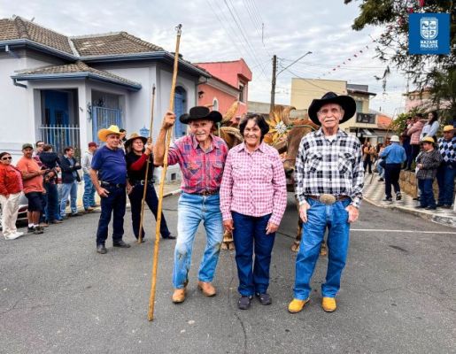 Foto - Chegada da Paçoca emociona Nazaré Paulista com fé, tradição e música no início da Festa do Divino 2025