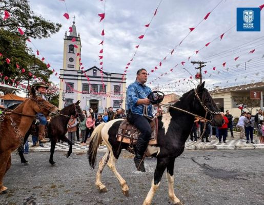 Foto - Chegada da Paçoca emociona Nazaré Paulista com fé, tradição e música no início da Festa do Divino 2025