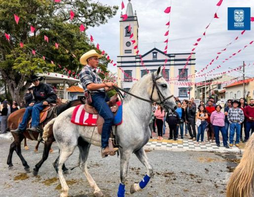 Foto - Chegada da Paçoca emociona Nazaré Paulista com fé, tradição e música no início da Festa do Divino 2025