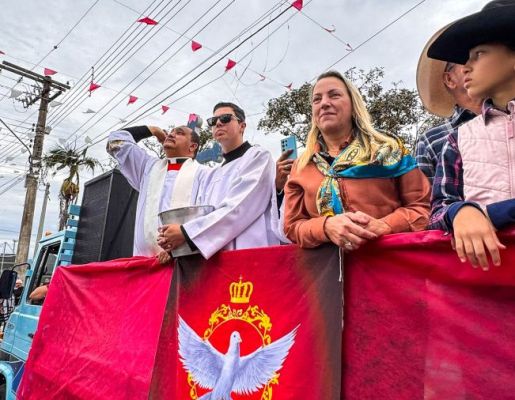 Foto - Chegada da Paçoca emociona Nazaré Paulista com fé, tradição e música no início da Festa do Divino 2025
