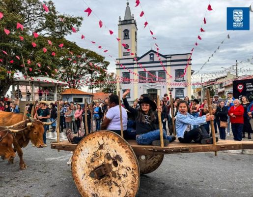 Foto - Chegada da Paçoca emociona Nazaré Paulista com fé, tradição e música no início da Festa do Divino 2025