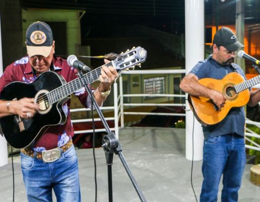 Tony Viola & Fábio Reis realizam grande apresentação na praça da Igreja matriz