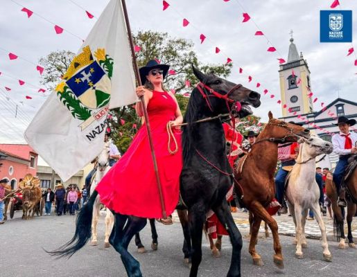 Foto - Chegada da Paçoca emociona Nazaré Paulista com fé, tradição e música no início da Festa do Divino 2025