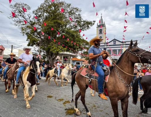 Foto - Chegada da Paçoca emociona Nazaré Paulista com fé, tradição e música no início da Festa do Divino 2025