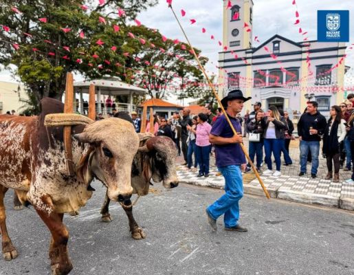 Foto - Chegada da Paçoca emociona Nazaré Paulista com fé, tradição e música no início da Festa do Divino 2025