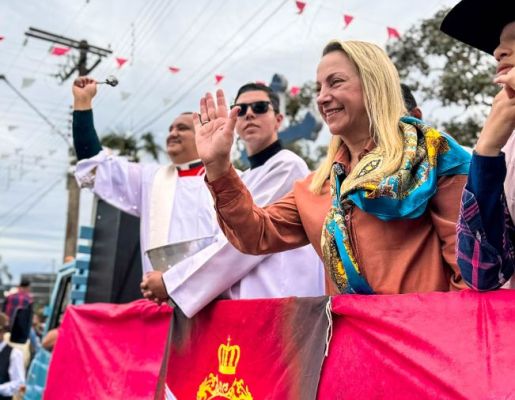 Foto - Chegada da Paçoca emociona Nazaré Paulista com fé, tradição e música no início da Festa do Divino 2025