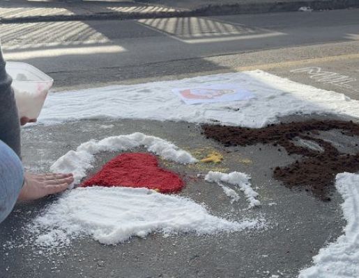 Foto - Paróquia Santa Rita: Nazaré Paulista celebra Corpus Christi com tradicional confecção de tapetes