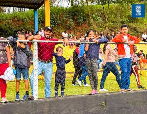 Foto - Inesquecível: chegada do Papai Noel reforça a magia do Natal em Nazaré Paulista