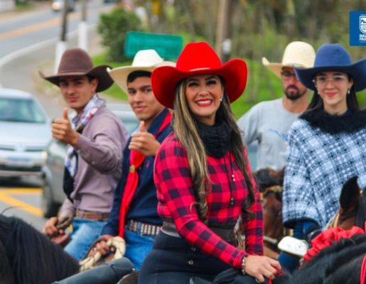 Foto - Chegada da Paçoca emociona Nazaré Paulista com fé, tradição e música no início da Festa do Divino 2025